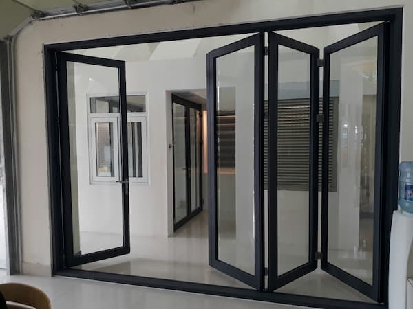 cửa nhôm trượt quay 4 cánh 1