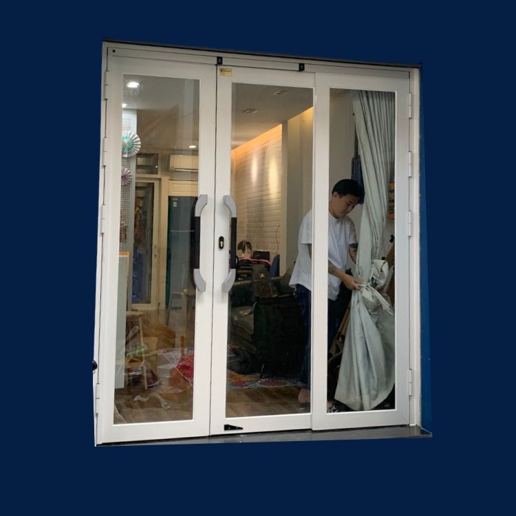 cửa nhôm trượt quay 3 cánh màu trắng 4