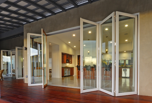 cửa nhôm trượt quay 6 cánh màu trắng 3